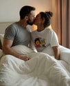 Bedside Kiss Video Generator – Verwandeln Sie Fotos in romantische Clips